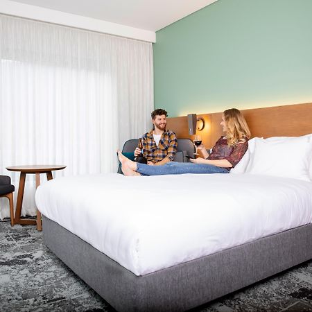 Holiday Inn Express & Suites Queenstown By Ihg Exterior foto
