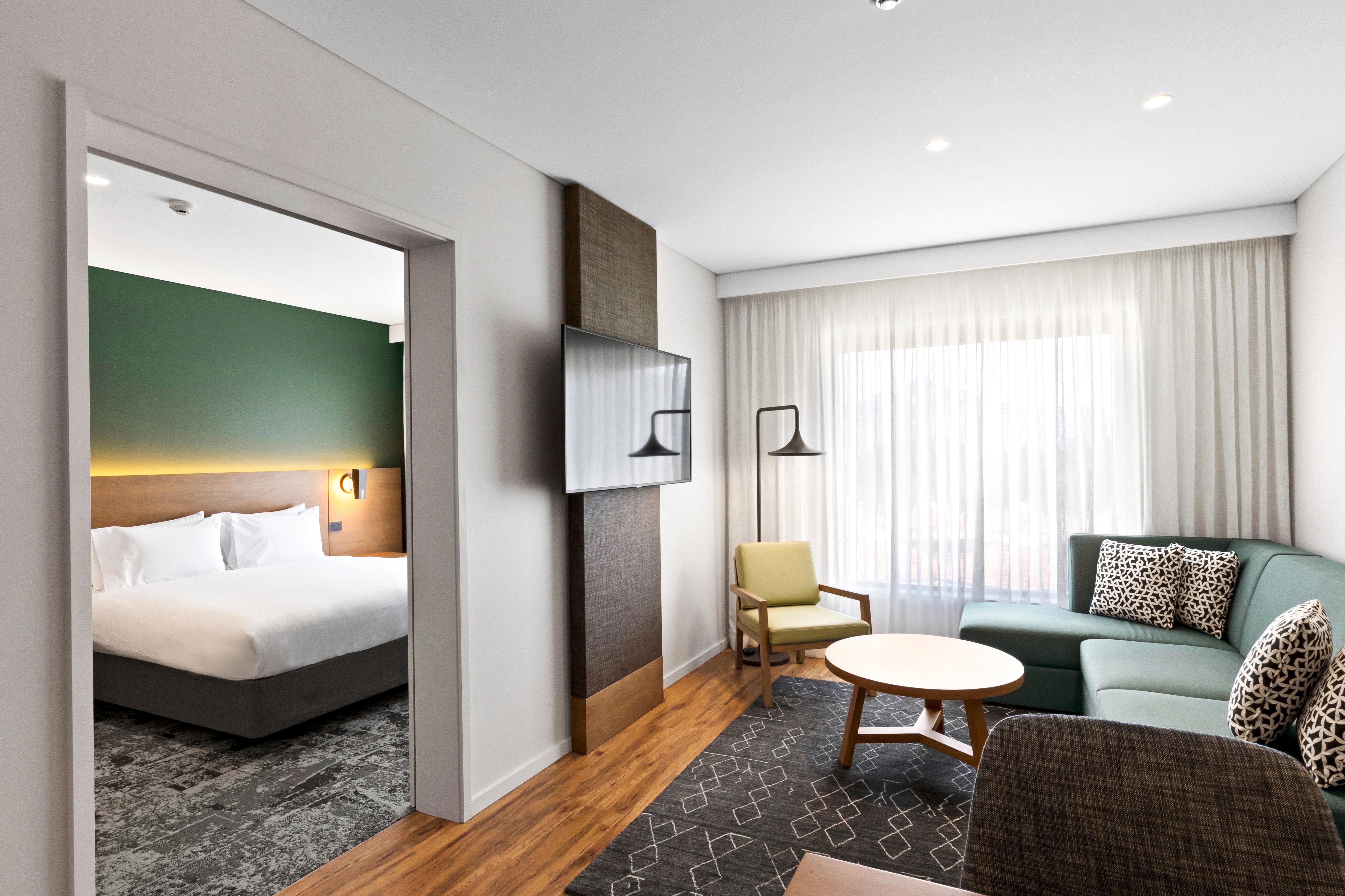Holiday Inn Express & Suites Queenstown By Ihg Exterior foto