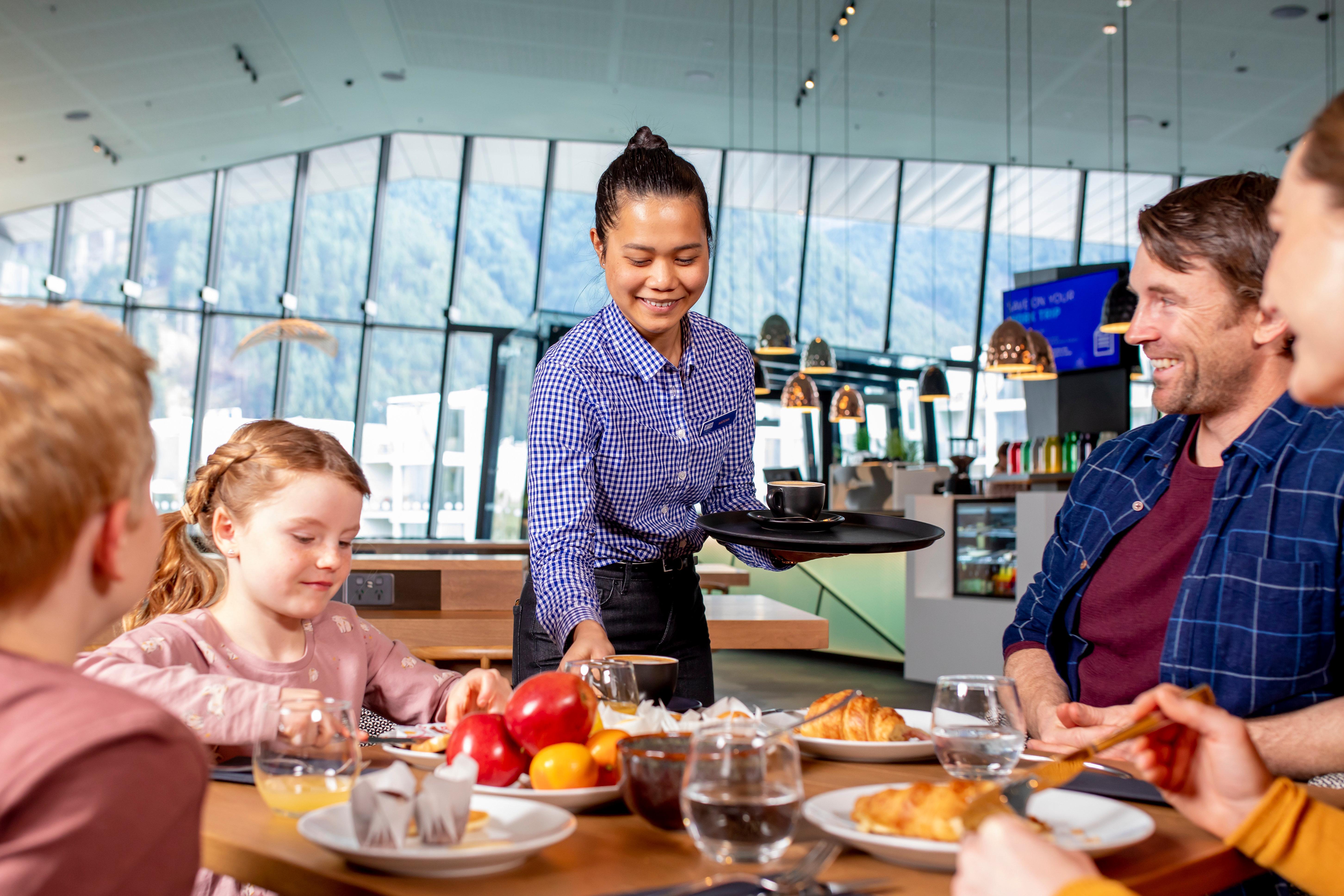 Holiday Inn Express & Suites Queenstown By Ihg Exterior foto