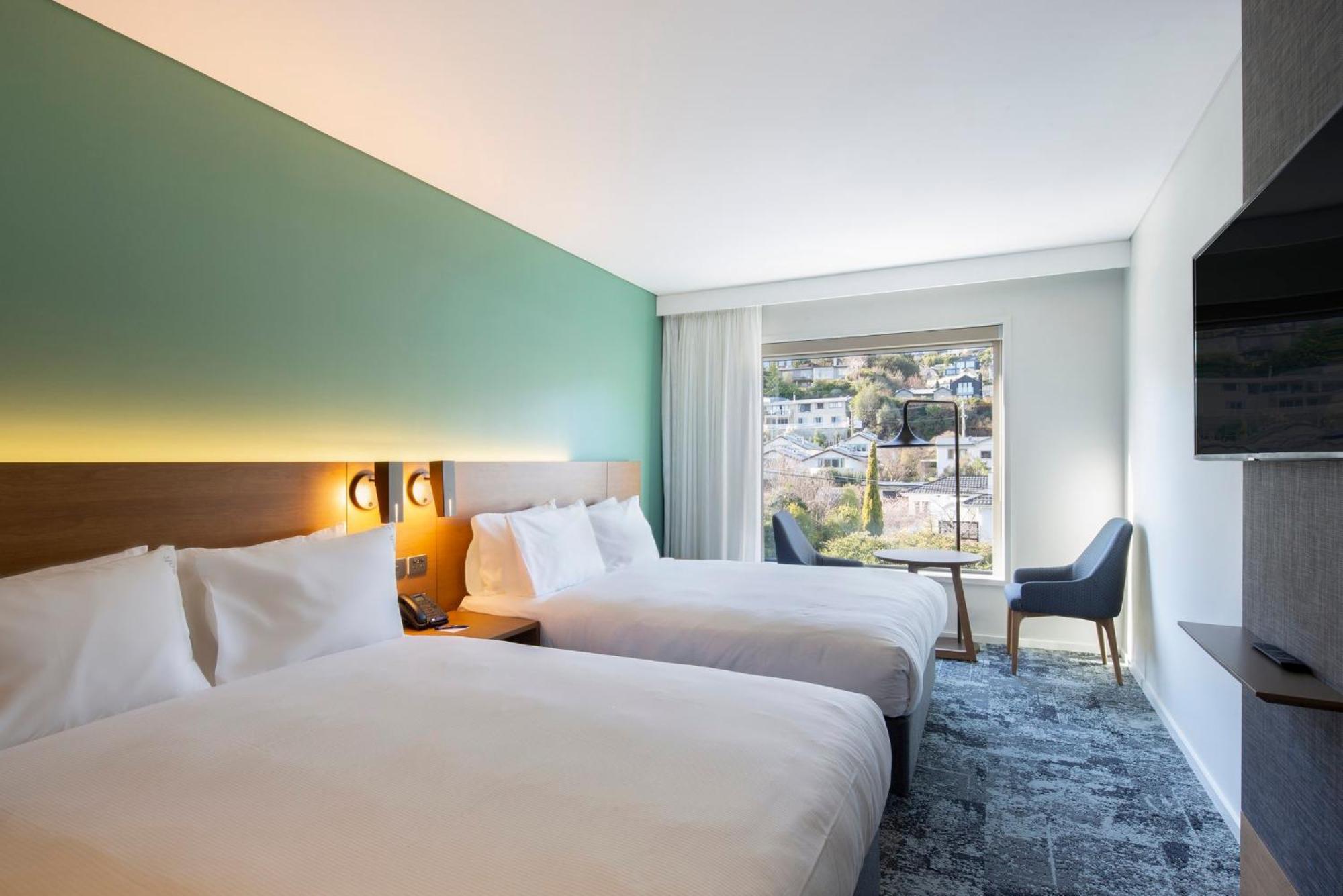 Holiday Inn Express & Suites Queenstown By Ihg Exterior foto