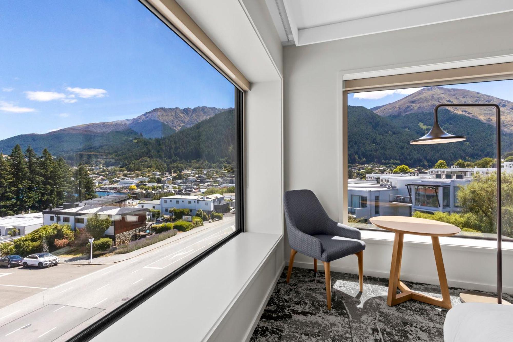 Holiday Inn Express & Suites Queenstown By Ihg Exterior foto