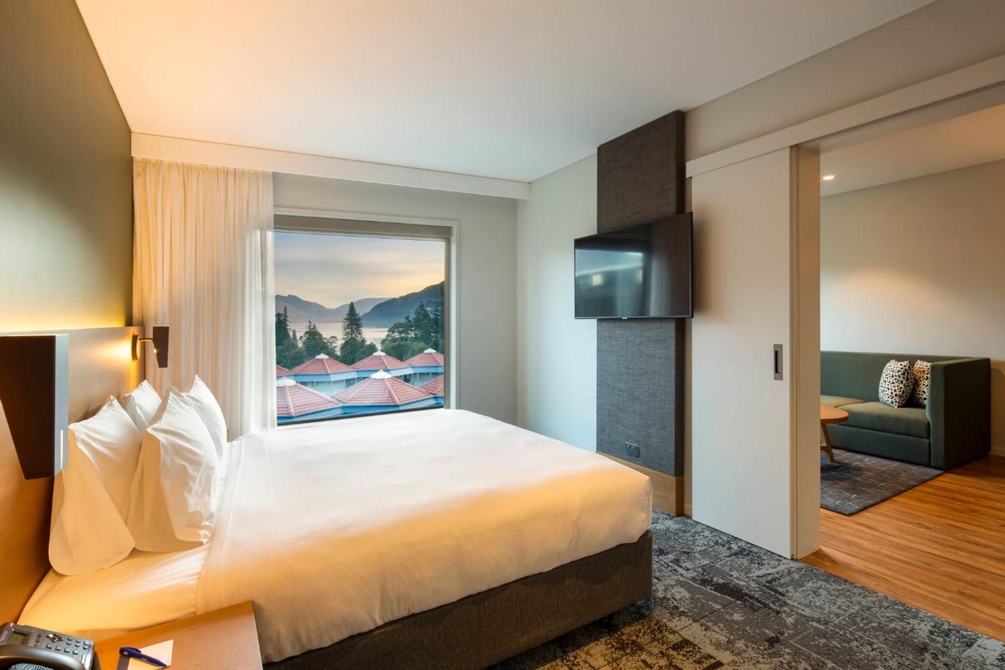 Holiday Inn Express & Suites Queenstown By Ihg Exterior foto