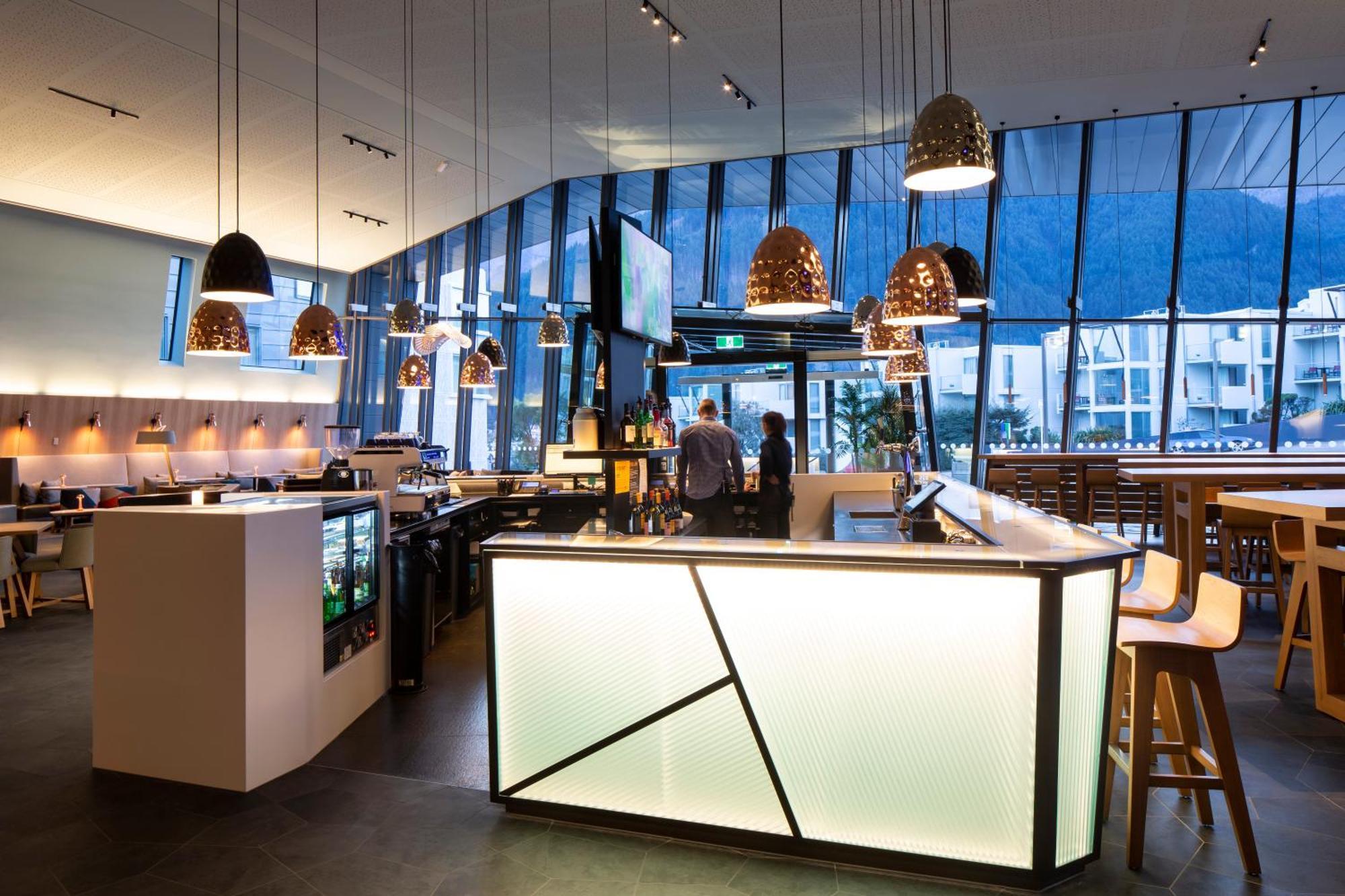 Holiday Inn Express & Suites Queenstown By Ihg Exterior foto