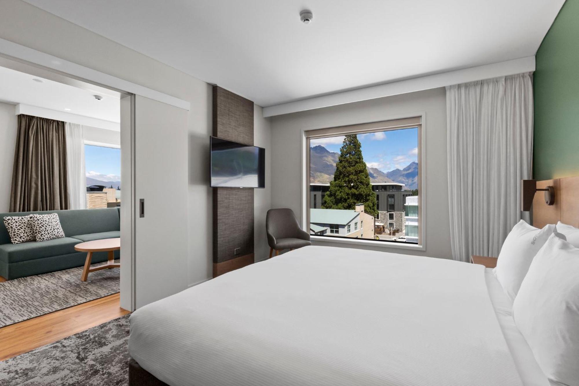 Holiday Inn Express & Suites Queenstown By Ihg Exterior foto