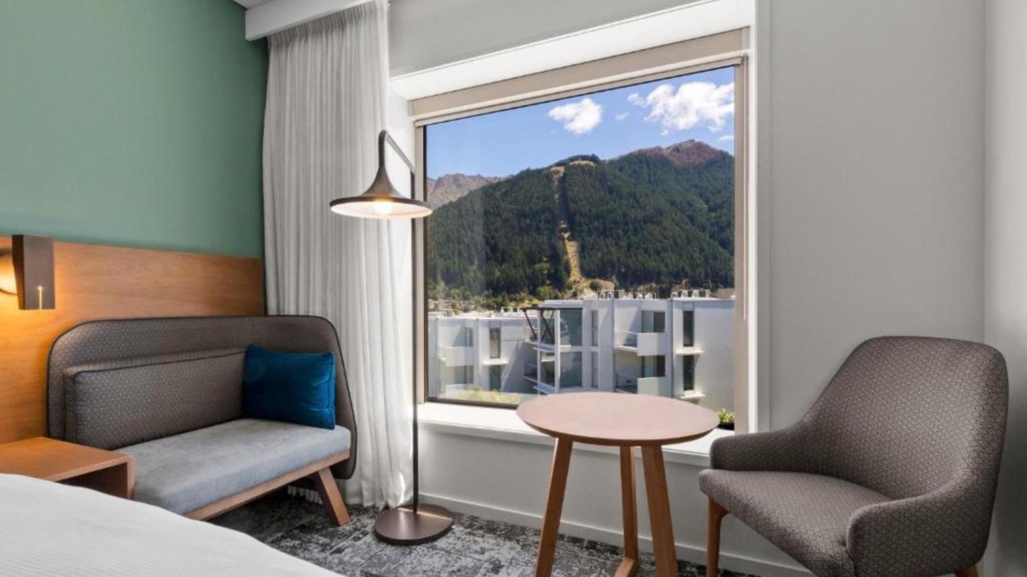 Holiday Inn Express & Suites Queenstown By Ihg Exterior foto