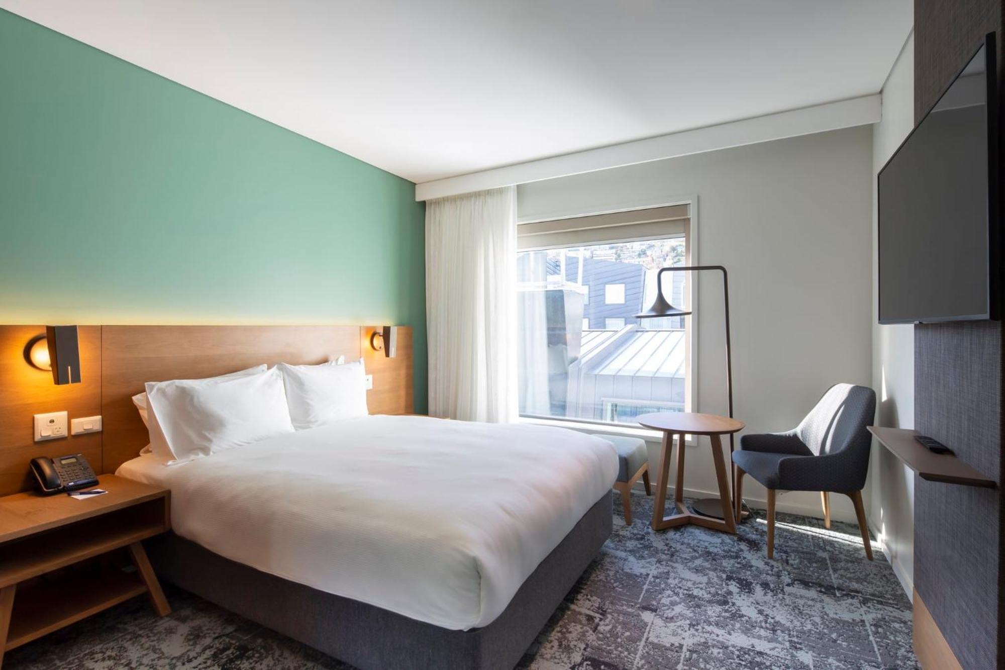 Holiday Inn Express & Suites Queenstown By Ihg Exterior foto