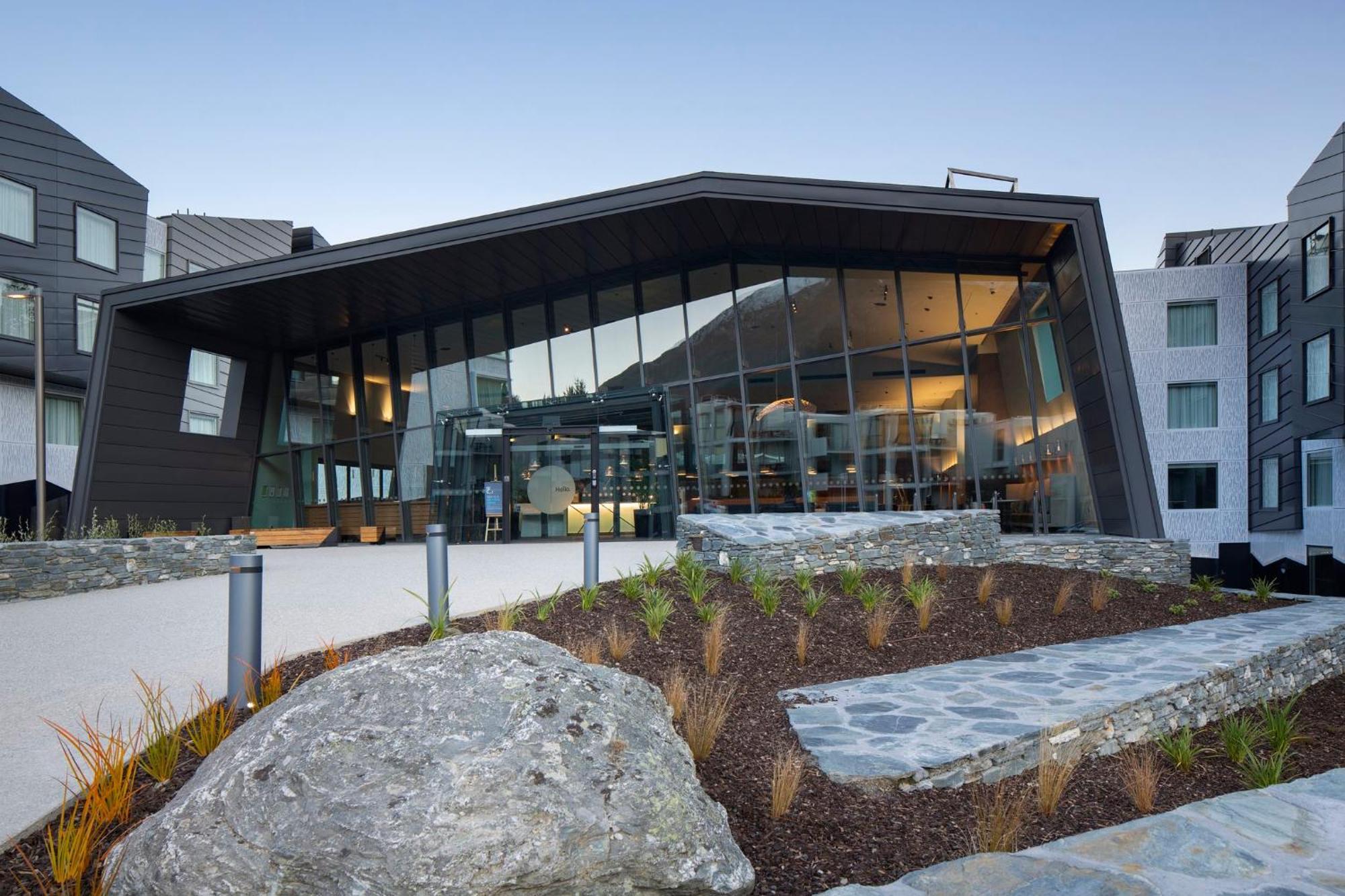 Holiday Inn Express & Suites Queenstown By Ihg Exterior foto