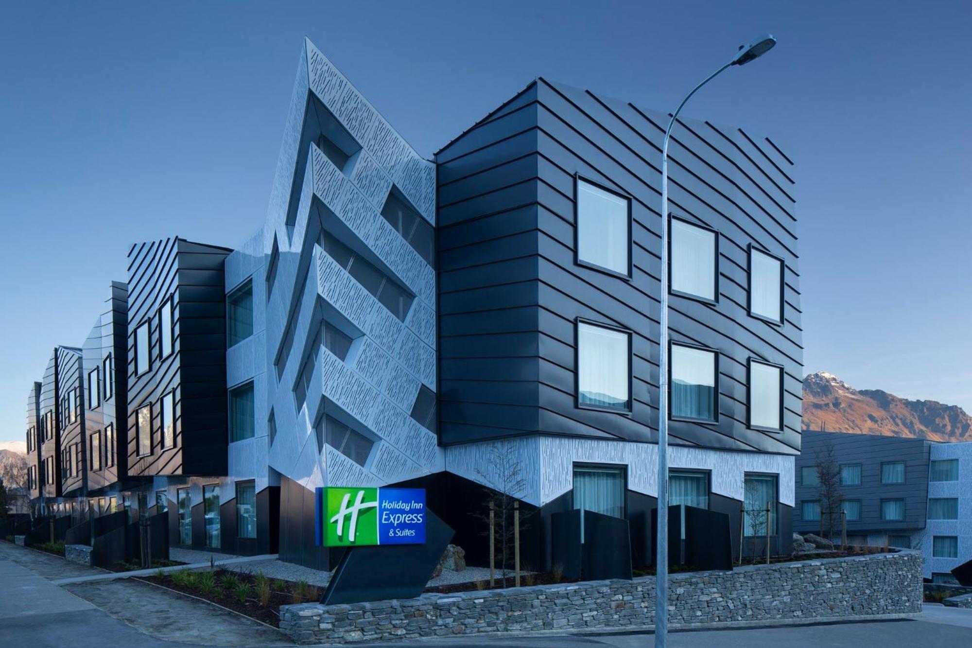 Holiday Inn Express & Suites Queenstown By Ihg Exterior foto
