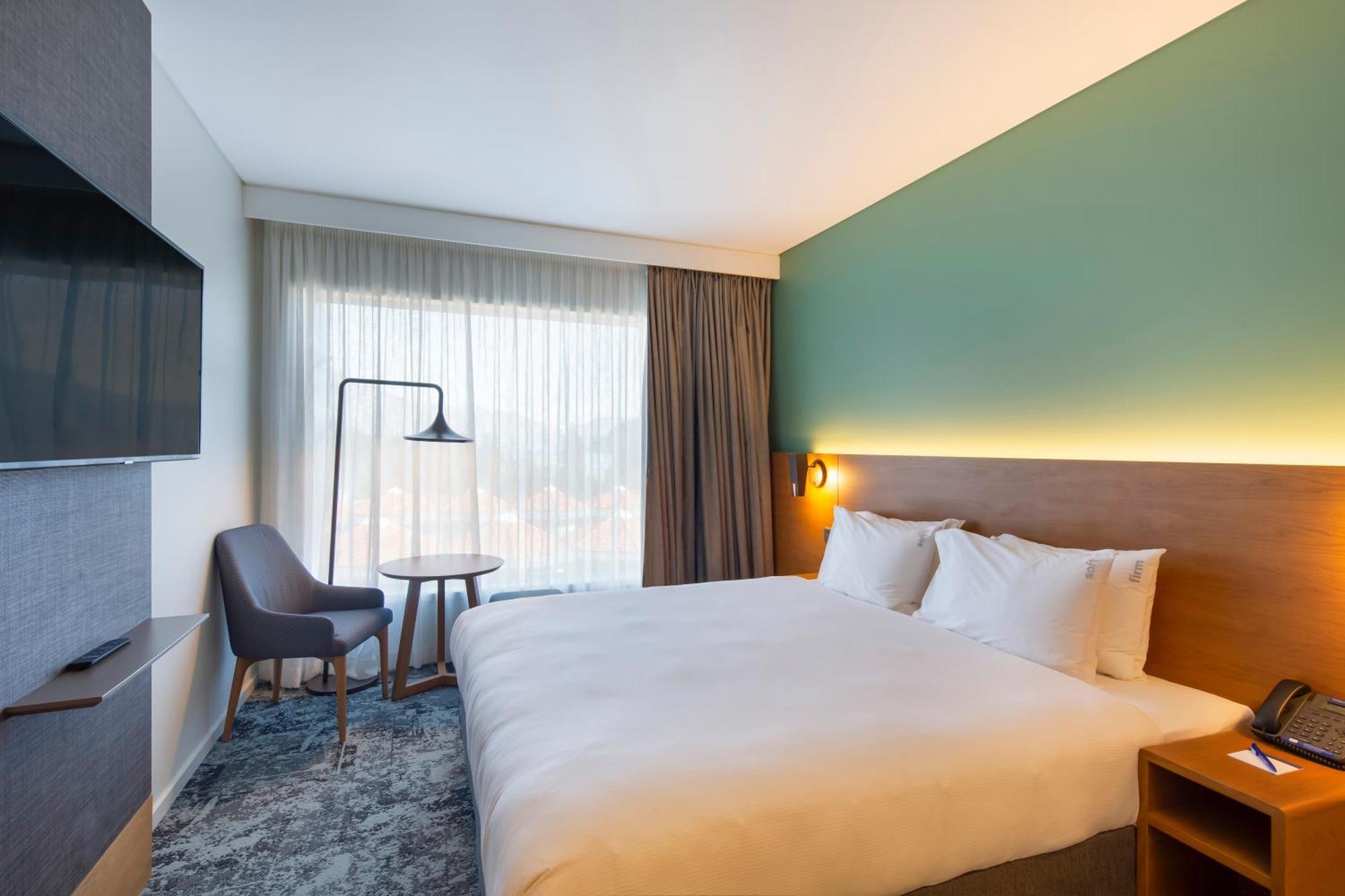 Holiday Inn Express & Suites Queenstown By Ihg Exterior foto