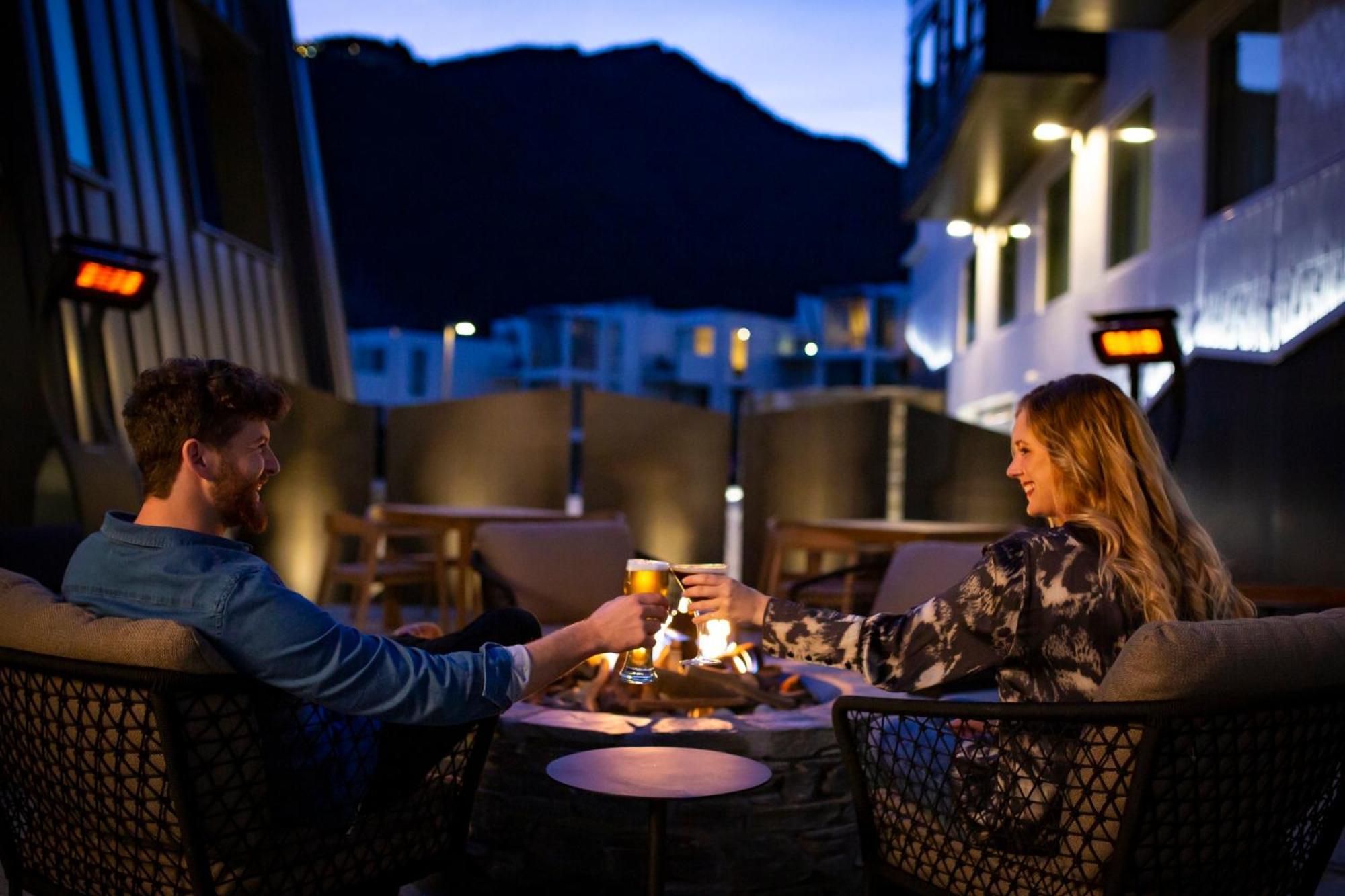 Holiday Inn Express & Suites Queenstown By Ihg Exterior foto