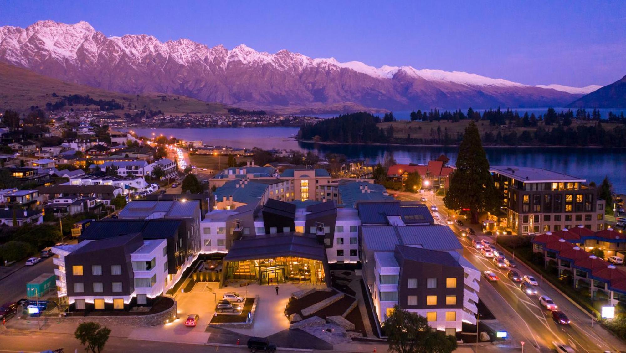 Holiday Inn Express & Suites Queenstown By Ihg Exterior foto